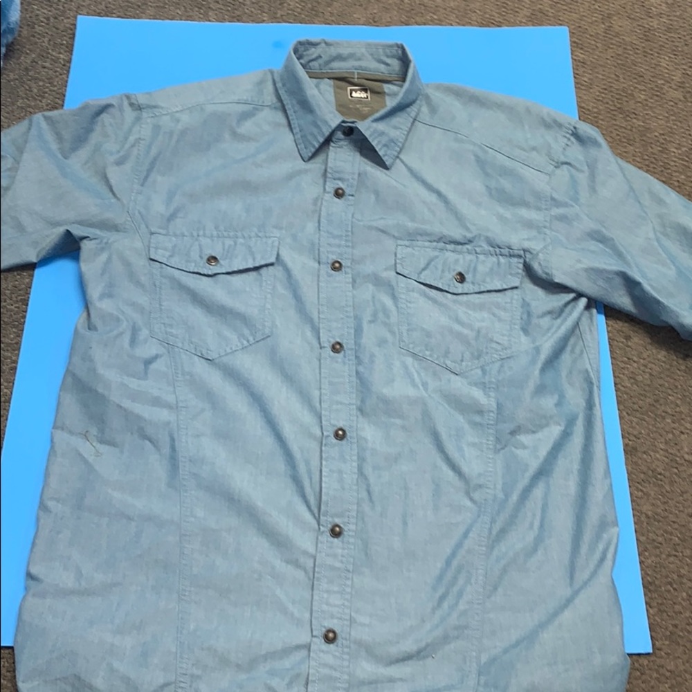 REI Snap Button short Sleeve Collard Blue Medium